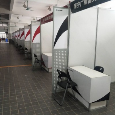 展览咨询桌常用八棱柱展桌用途多，也可用于签字台填表桌等