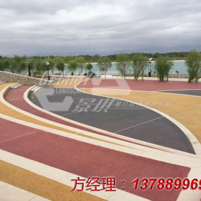 南京露骨料彩色透水地坪的施工流程