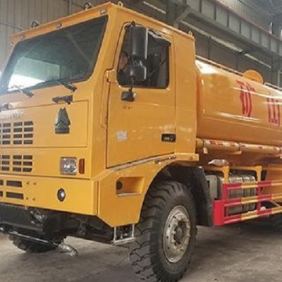 厂家直销（豪沃90吨矿山霸王煤矿洒水专用车）报价