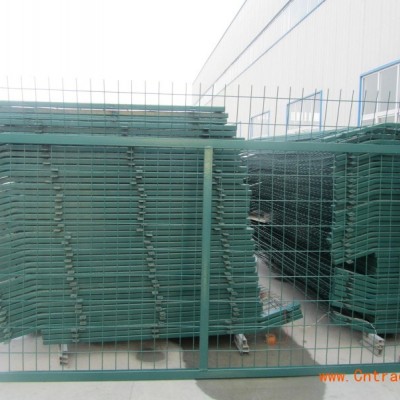 昆明按需生产框架护栏网 道路两侧隔离网 浸塑护栏网厂家批发