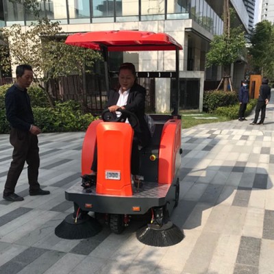 中小型驾驶式扫地车 大容量清扫车长淮厂家