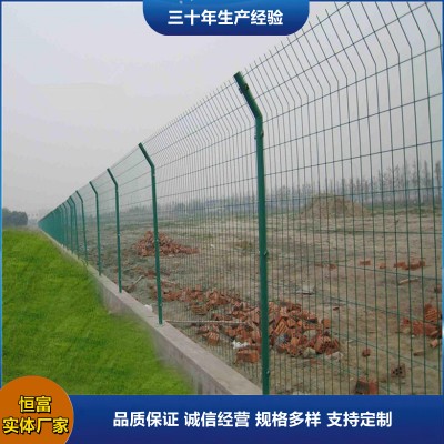 包塑铁丝网围栏果园双边丝护栏网钙塑公路隔离护栏网
