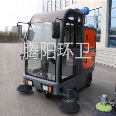 环卫驾驶式扫地车主要部件介绍