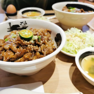 有什么美食会让你回味呢？兀岛烧肉丼饭美味可口