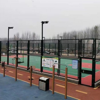 现货供应 学校操场笼式足球篮球场围栏网 运动场围网