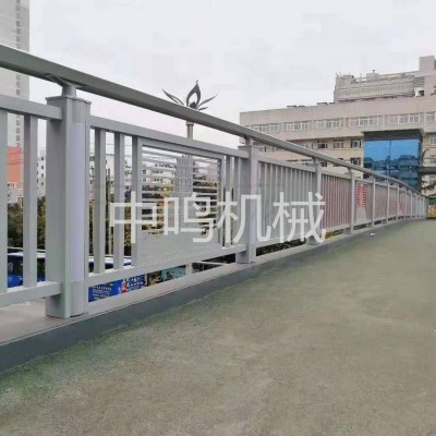 河岸隔离防护栏 景观防撞栏杆 道路灯光防撞护栏