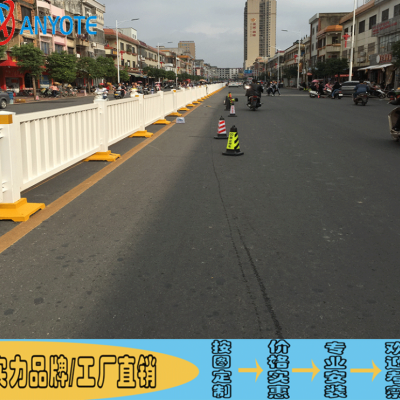 人行道铁栏杆 东莞马路分隔护栏厂家 镀锌深标护栏现货