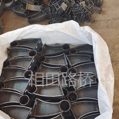 碳钢灯光栏杆立柱 桥梁隔离栏牛角架 路桥防撞护栏支架