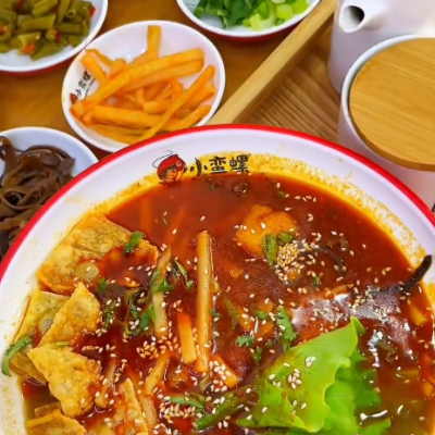 小蛮螺螺蛳粉实体店生意好做吗？