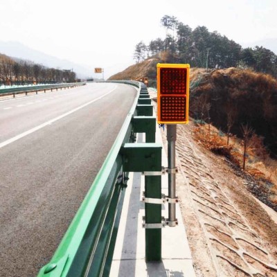 安徽雾天行车公路安全诱导装置厂家 智能太阳能雾灯报价