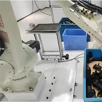 3D视觉引导胶管无序抓取上下料