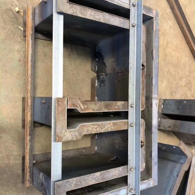 水泥路沿石钢模具开元公司制作高速防撞墙钢模具专业供应