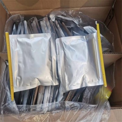 矿用瓦斯封孔袋两种组分混合均匀 放入钻孔挤压反应启动