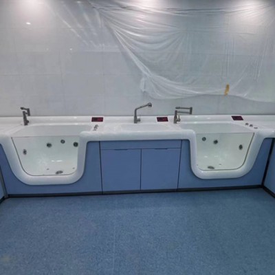 宝宝洗澡游泳设备PMMA材质一体软包护理台