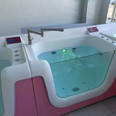 独立游泳池采用PMMA加厚板材